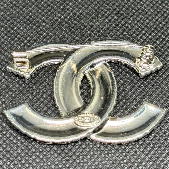 Beautiful Brooch– NWOT 💎 - Picture 3 of 8